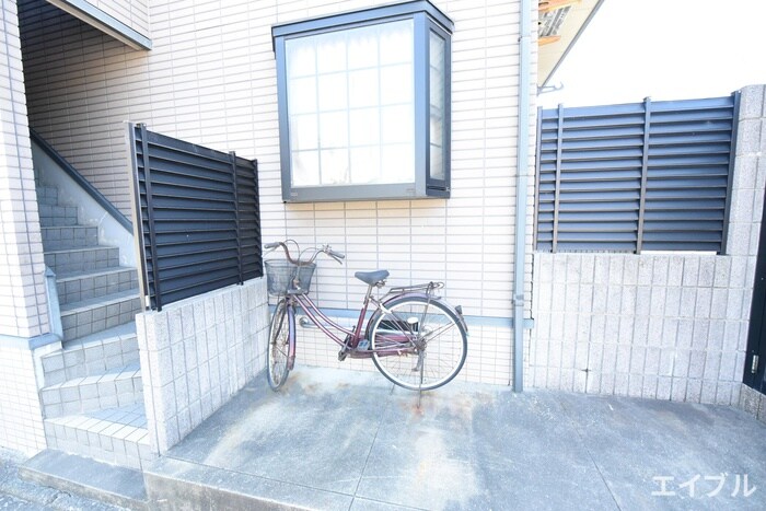 物件外観写真3　(駐輪場)
