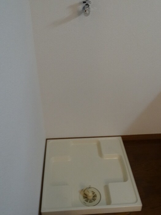 物件内観写真13　(洗濯機置場)