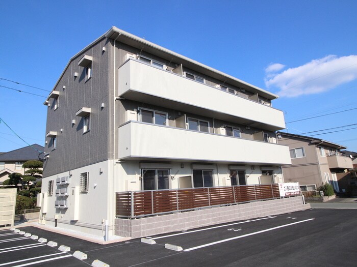 物件外観写真1　(駐車場)