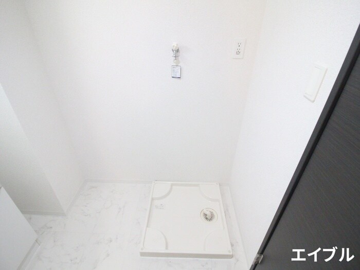 物件内観写真13　(洗濯機置場)