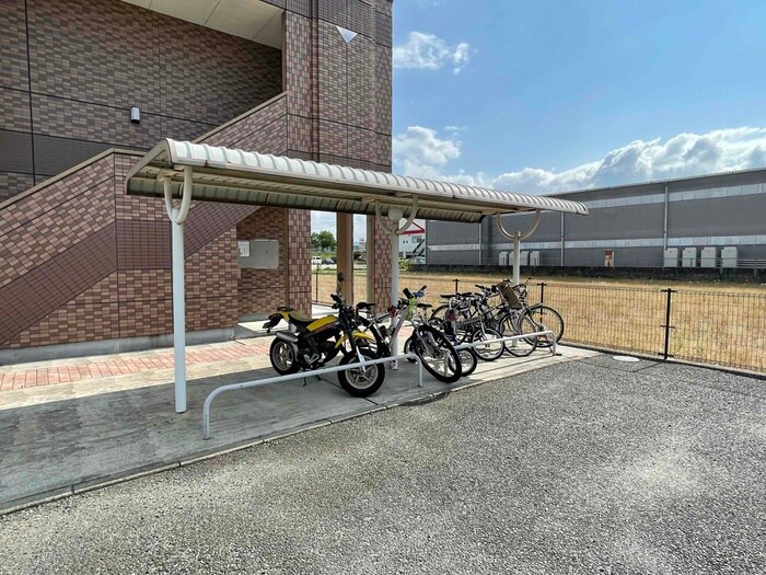 物件外観写真3　(駐輪場)