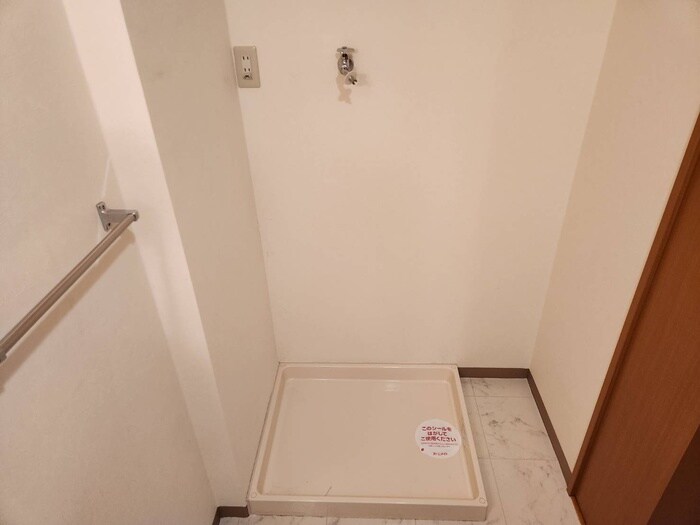 物件内観写真11　(洗濯機置場)