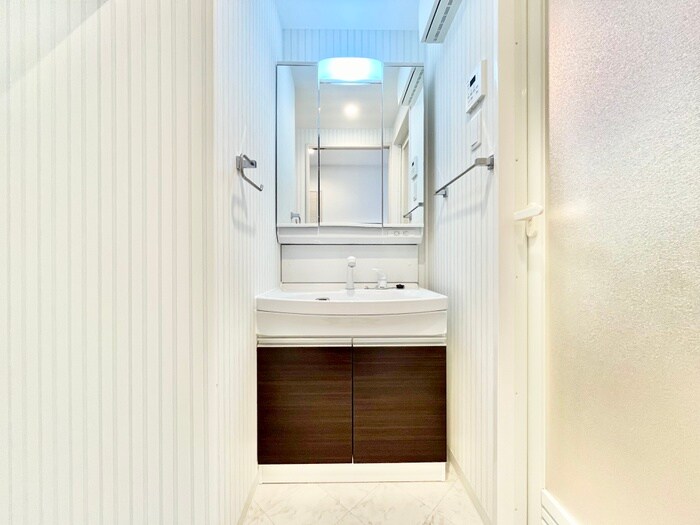 物件内観写真12　(洗面)