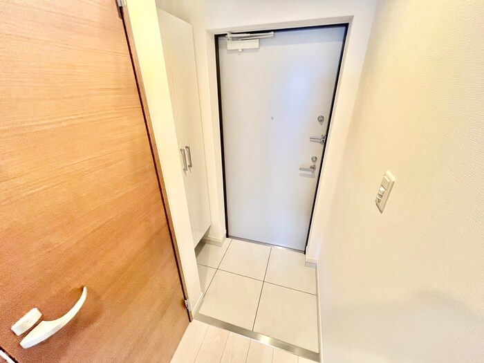 物件内観写真18　(玄関)