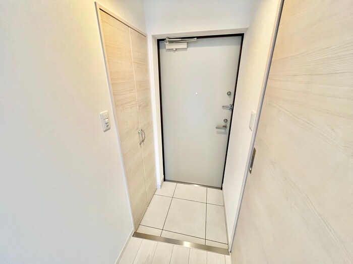 物件内観写真18　(玄関)