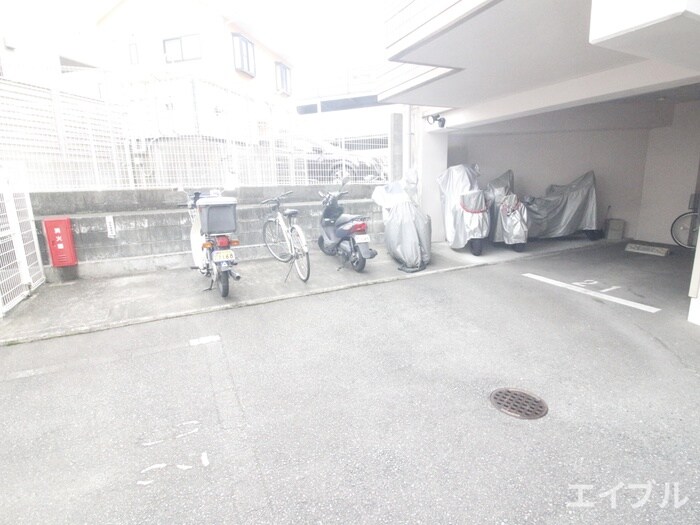 物件外観写真6　(駐輪場)