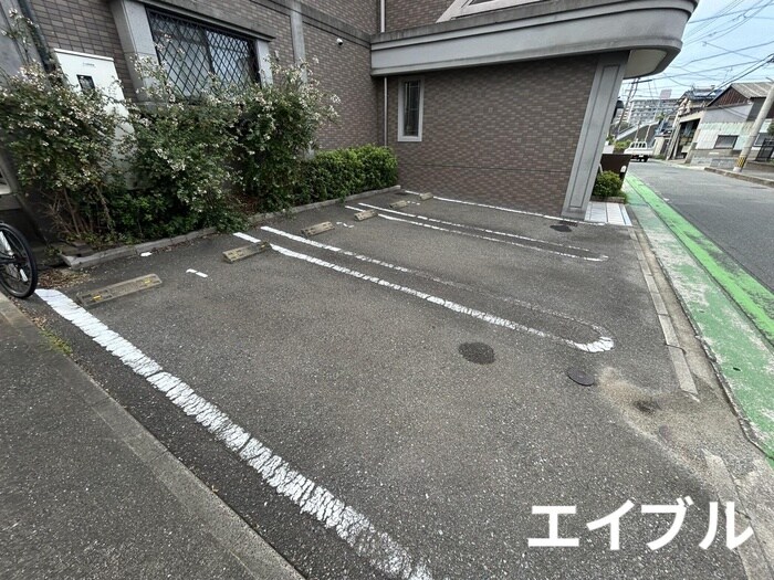 物件外観写真5　(駐車場)