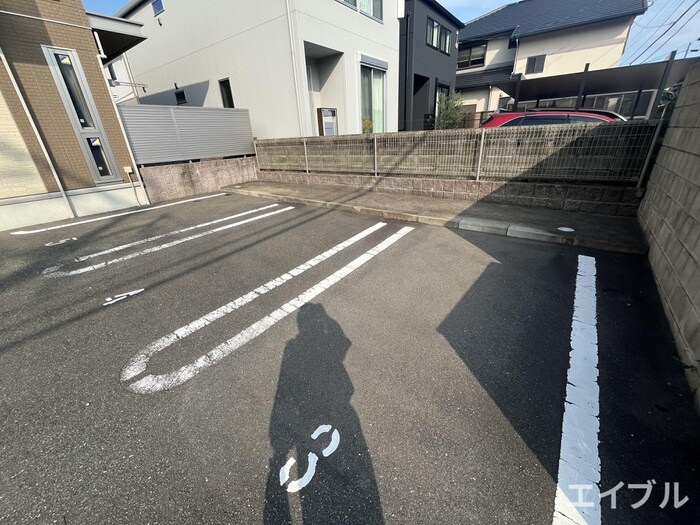 物件外観写真4　(駐車場)