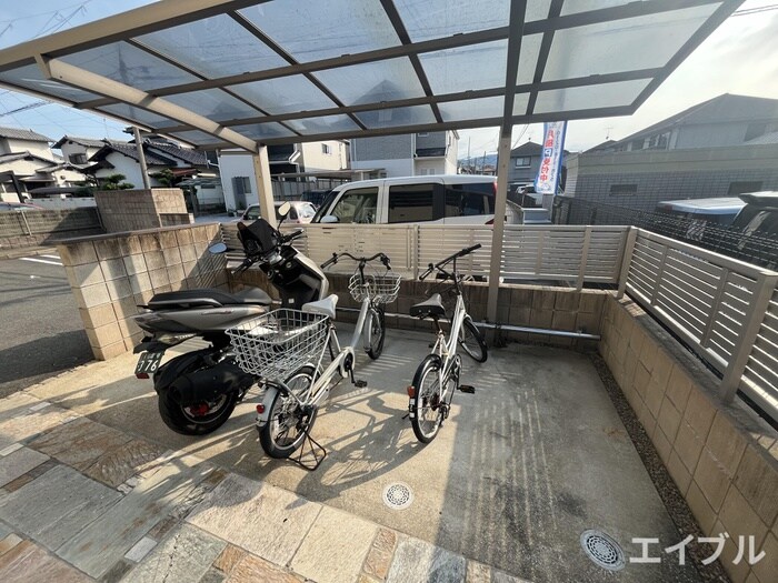 物件外観写真5　(駐輪場)