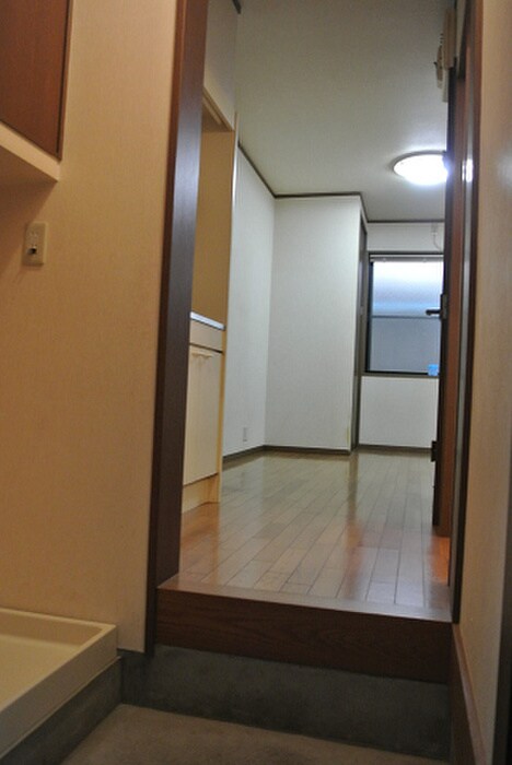 物件内観写真5　(玄関)