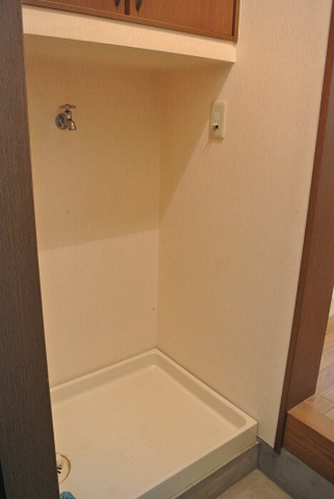 物件内観写真10　(洗濯機置場)