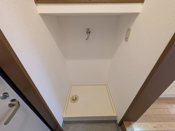 物件内観写真14　(洗濯機置場)