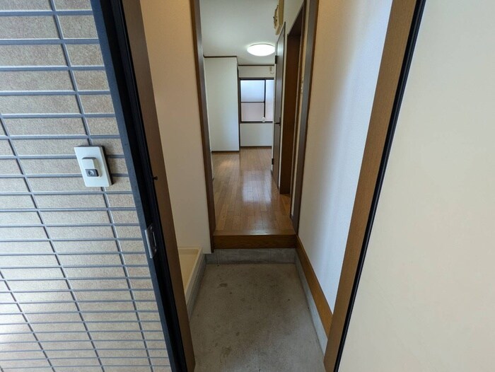 物件内観写真17　(玄関)