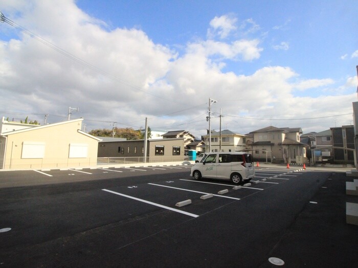 物件外観写真2　(駐車場)