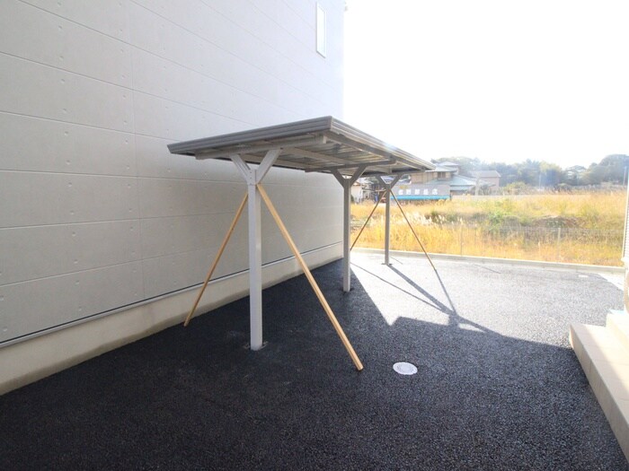 物件外観写真3　(駐輪場)