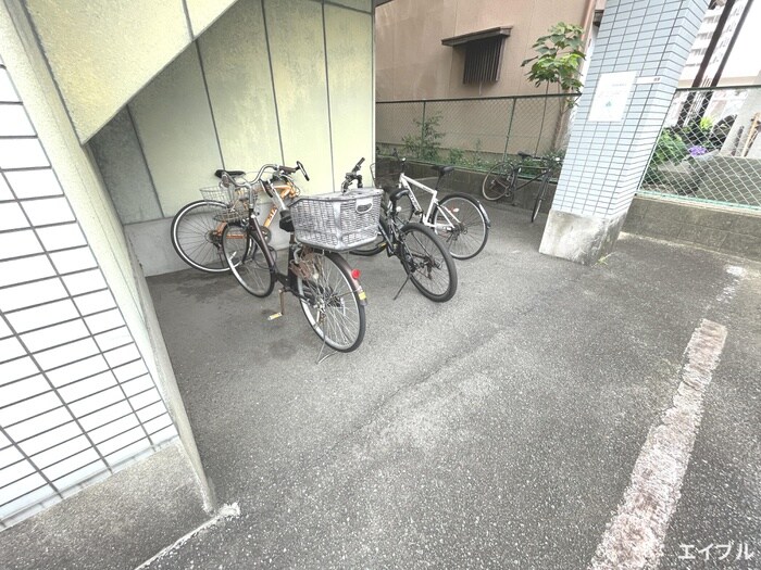 物件外観写真4　(駐輪場)