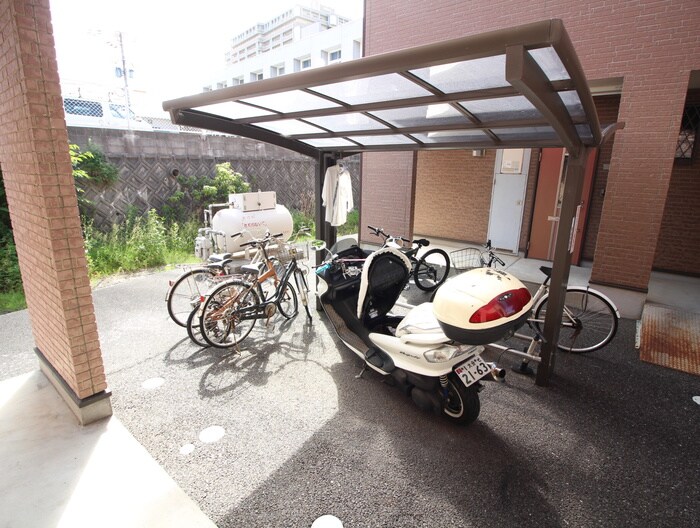 物件外観写真3　(駐輪場)