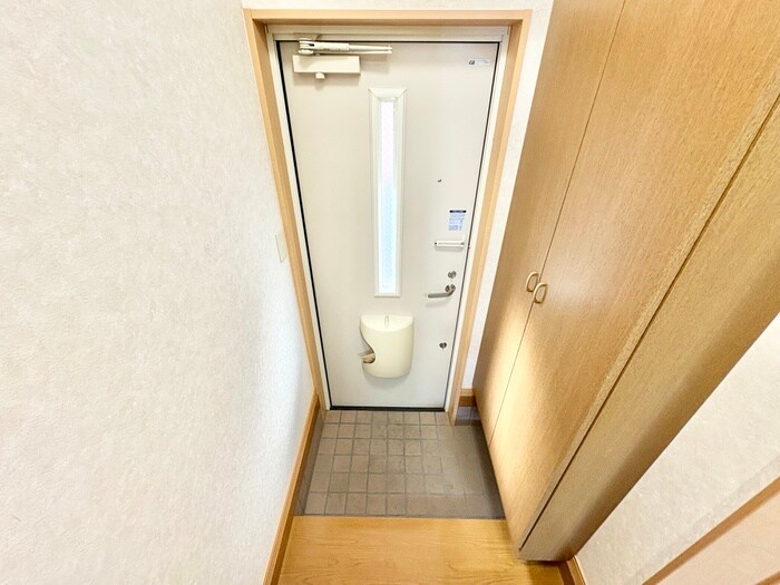 物件内観写真13　(玄関)