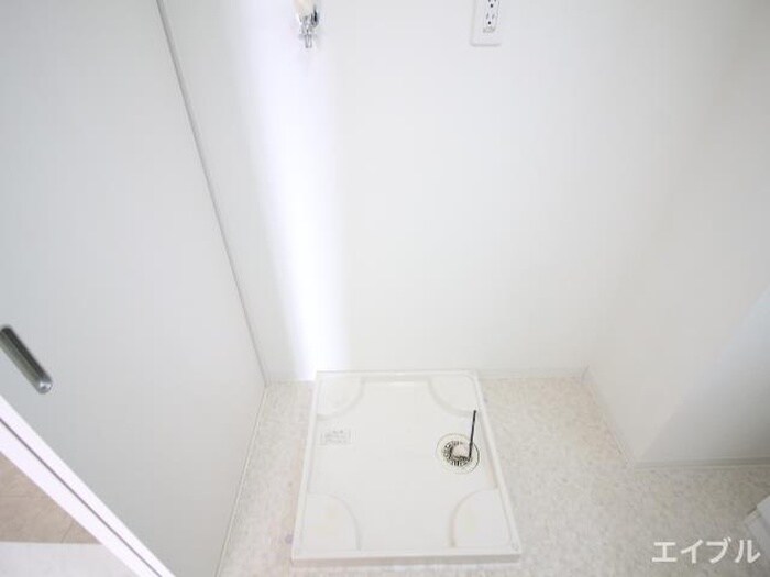 物件内観写真13　(洗濯機置場)