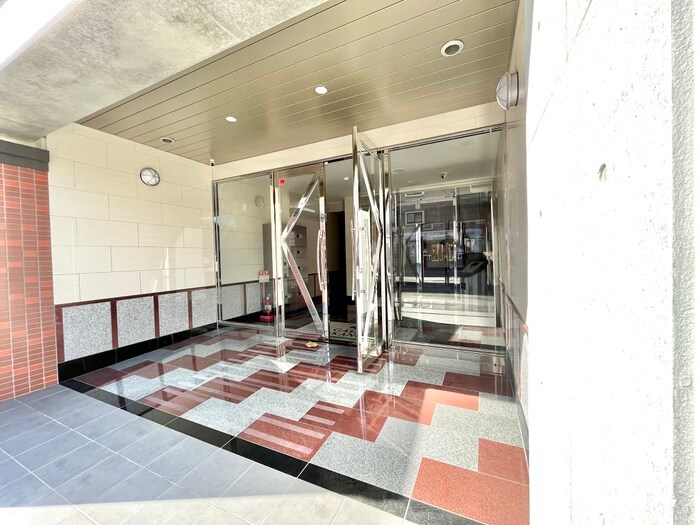 物件外観写真4　(エントランス部分)