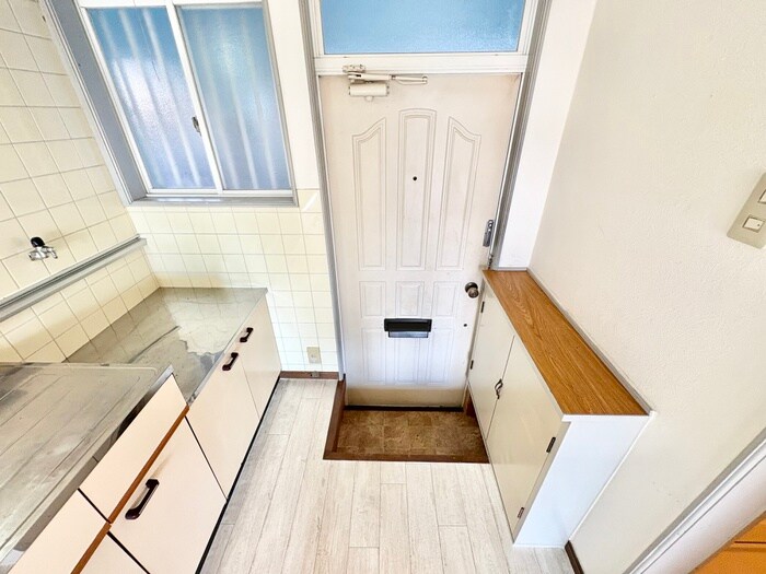 物件内観写真12　(玄関)