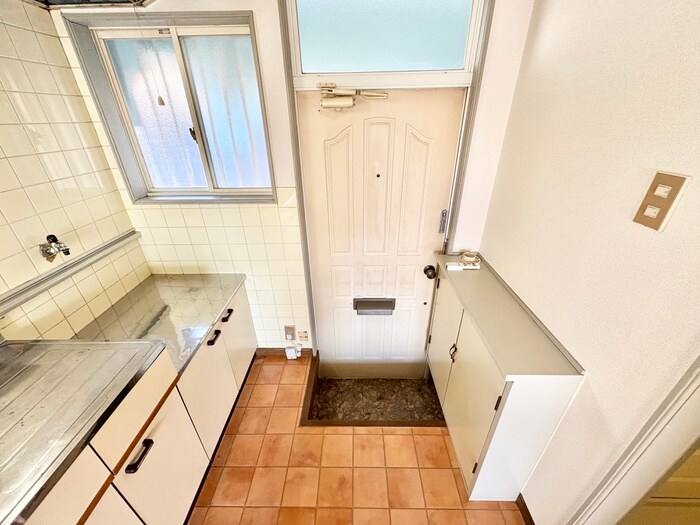 物件内観写真12　(玄関)