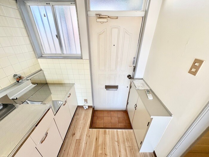 物件内観写真12　(玄関)