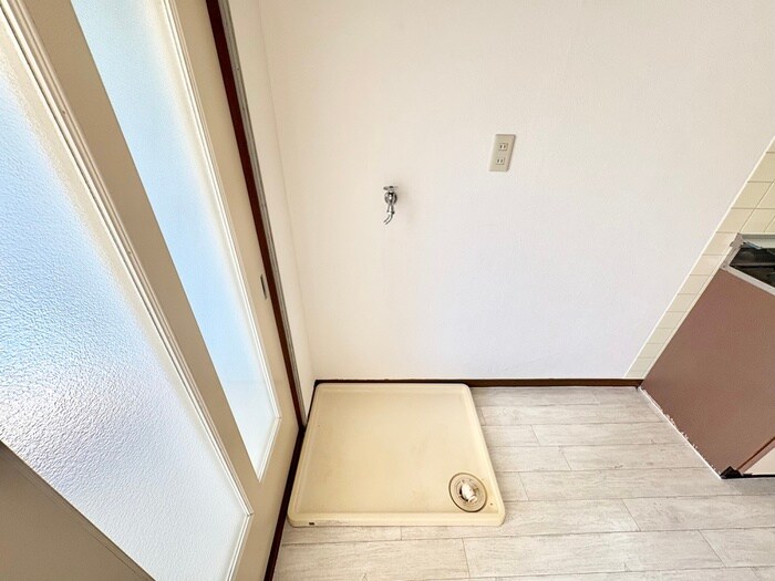 物件内観写真16　(洗濯機置場)