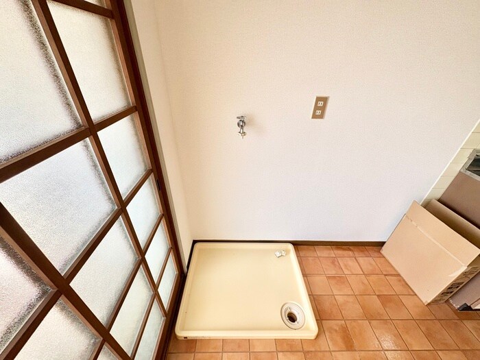 物件内観写真16　(洗濯機置場)