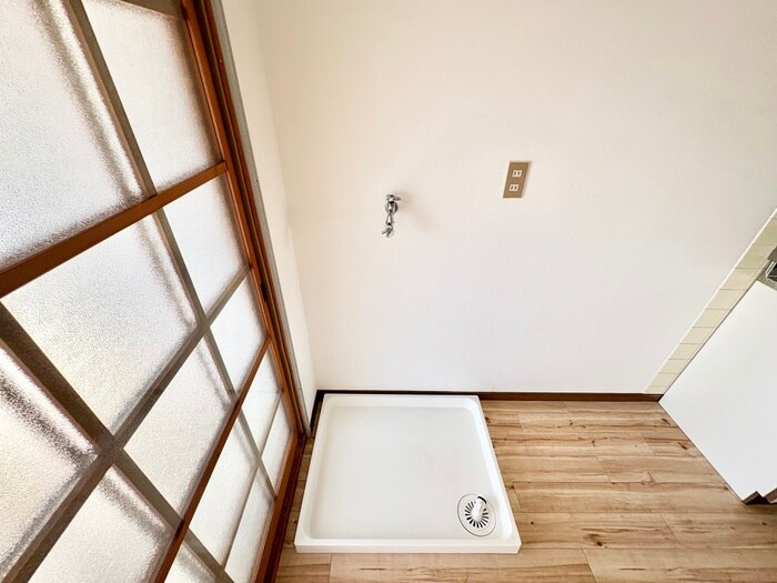 物件内観写真16　(洗濯機置場)