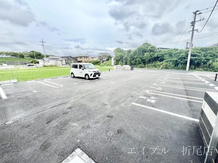 物件外観写真4　(駐車場)