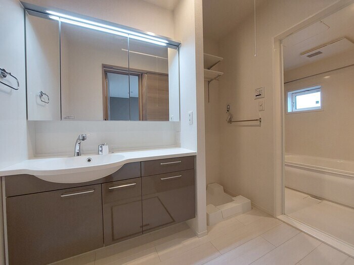 物件内観写真11　(洗面)