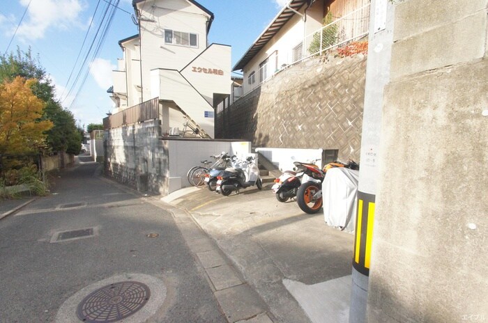 物件外観写真2　(駐輪場)