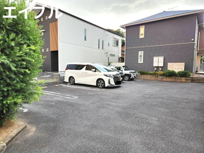 物件外観写真3　(駐車場)