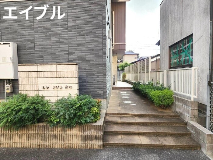 物件外観写真4　(エントランス部分)