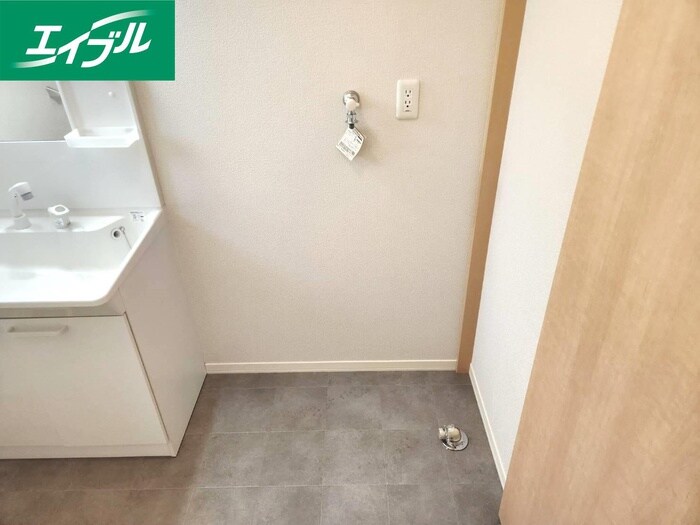 物件内観写真12　(洗濯機置場)