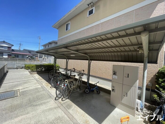 物件外観写真2　(駐輪場)