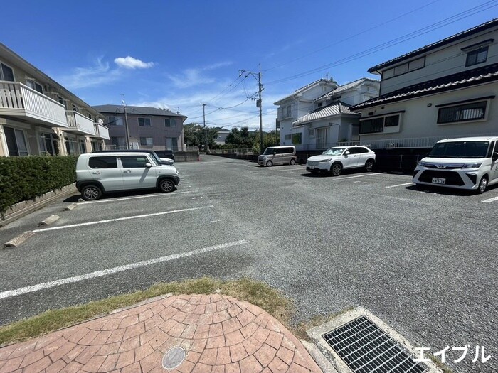 物件外観写真4　(駐車場)
