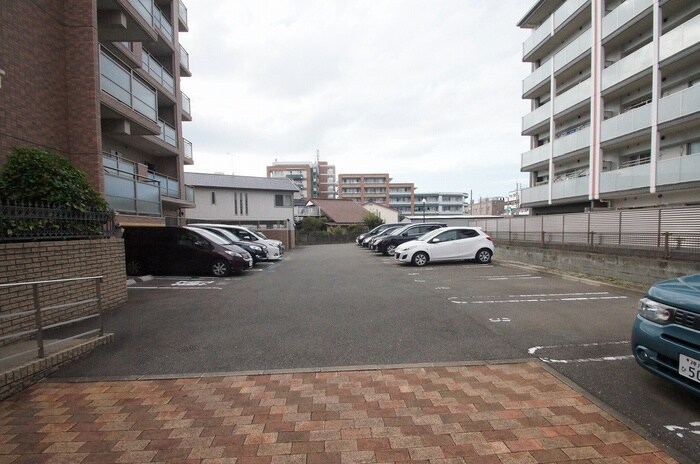 物件外観写真6　(駐車場)