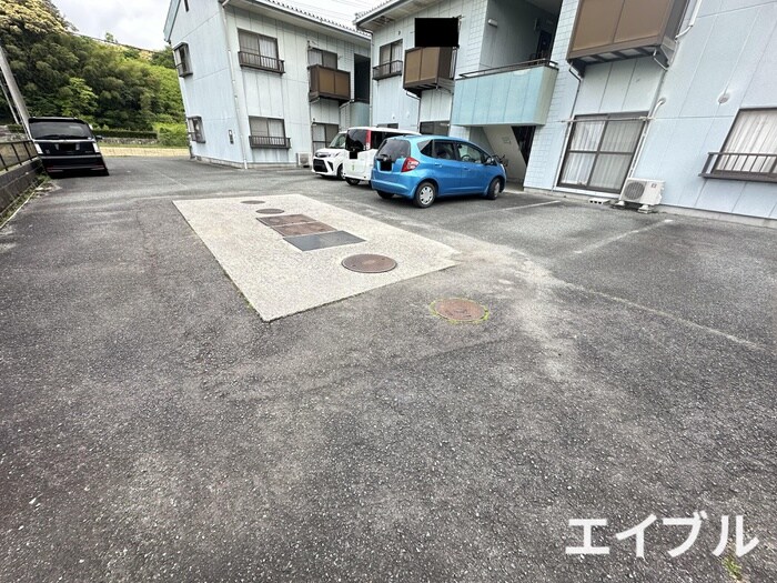 物件外観写真2　(駐車場)