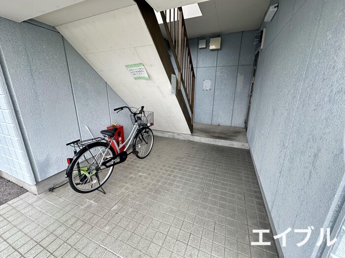 物件外観写真3　(エントランス部分)