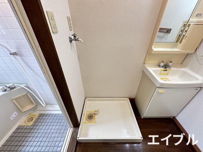 物件内観写真16　(洗濯機置場)