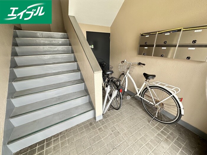 物件外観写真3　(エントランス部分)