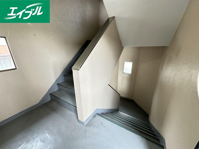 物件外観写真5　(エントランス部分)