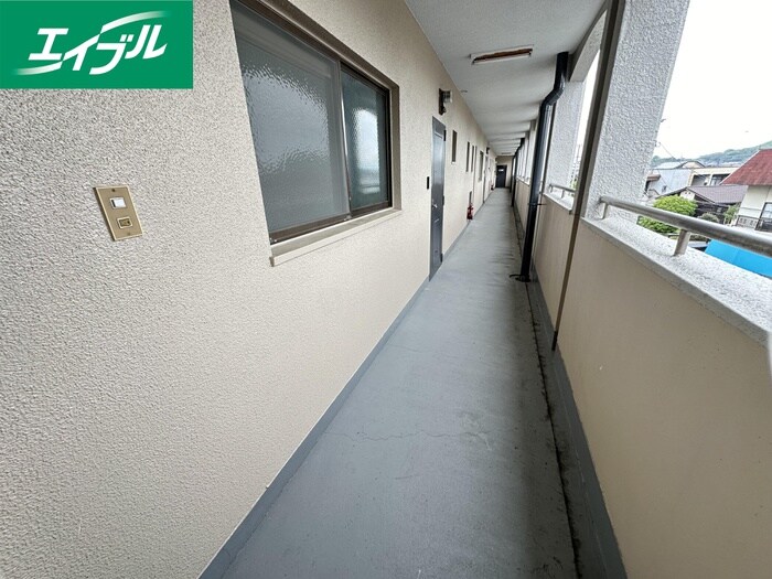 物件外観写真6　(エントランス部分)