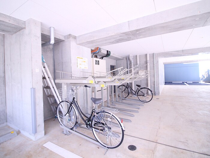 物件外観写真5　(駐輪場)