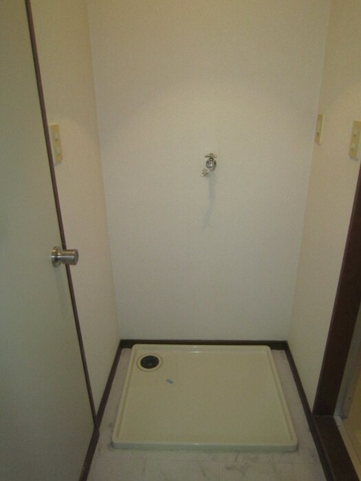 物件内観写真7　(洗濯機置場)