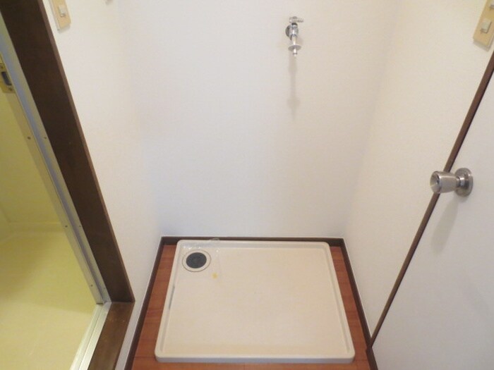 物件内観写真12　(洗濯機置場)