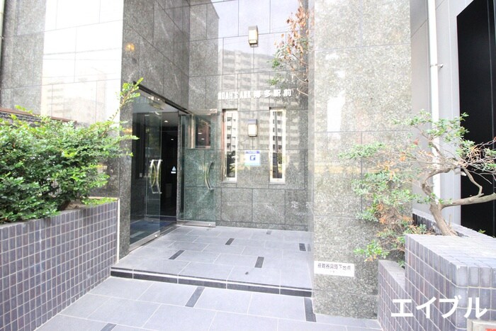 物件外観写真3　(エントランス部分)