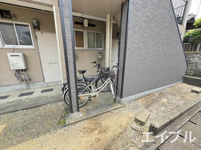 物件外観写真2　(駐輪場)